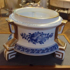 Stunning Chelsea House Porcelain Footed Planter